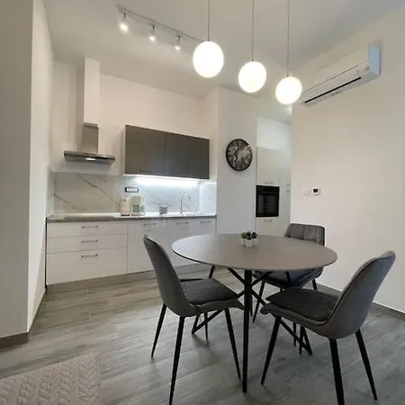 La1 Luxury Near Bacvice 아파트 *