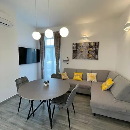 La1 Luxury Near Bacvice Apartment *