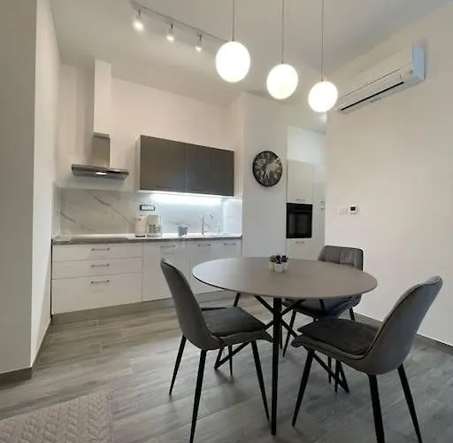 La1 Luxury Near Bacvice Apartment *