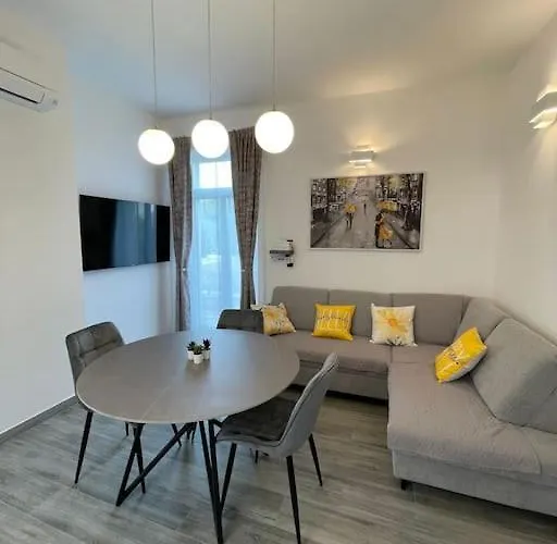 La1 Luxury Near Bacvice Apartment *