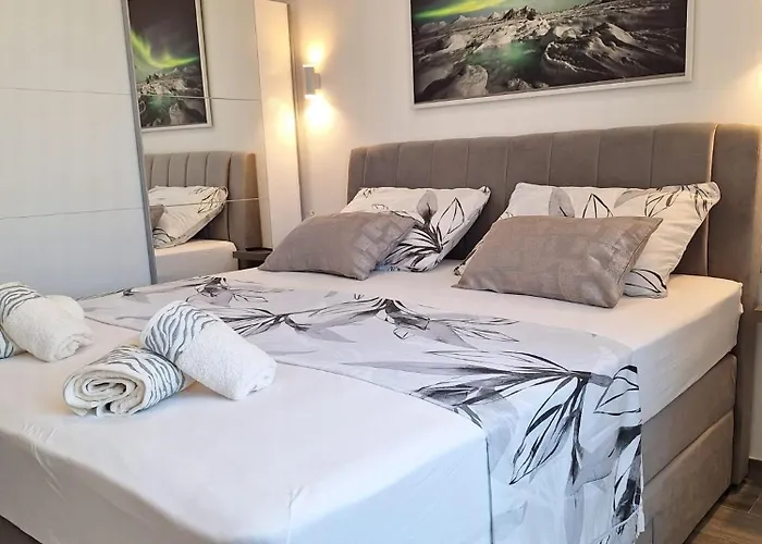 La1 Luxury Near Bacvice Apartment *