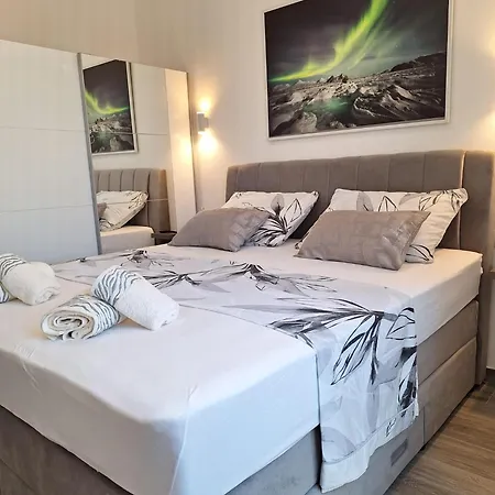 La1 Luxury Near Bacvice Apartmán *